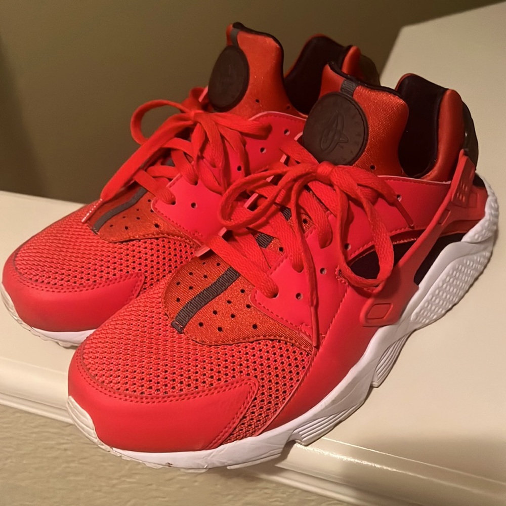 Nike Air Huarache Run
Habanero Red